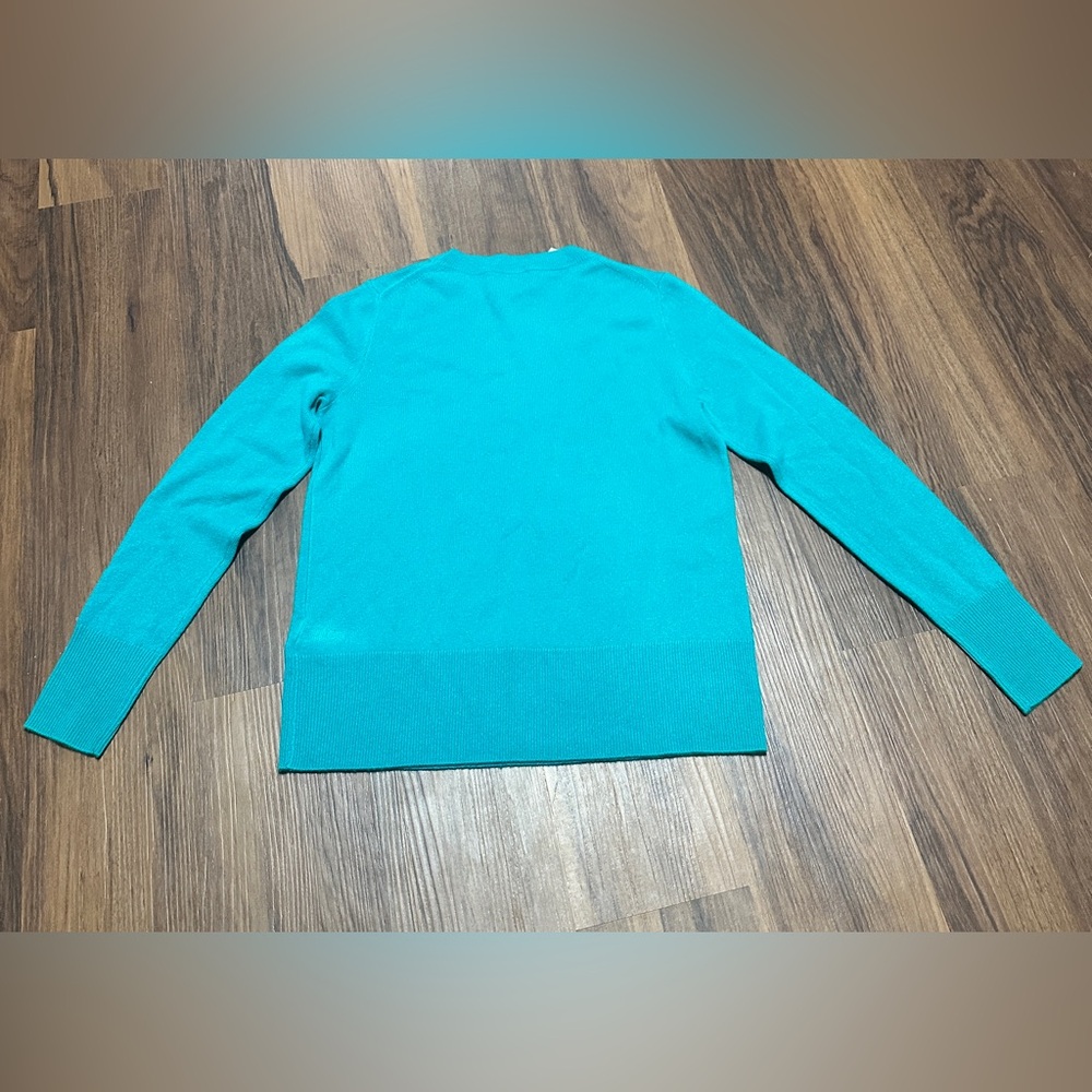 NWT J. Crew Sweater - 100% Cashmere Classic Fit Sweater - Picture 3 of 6